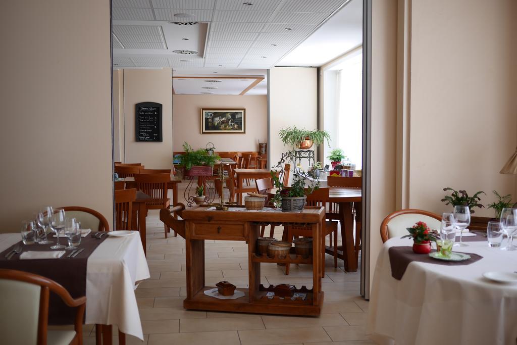 Auberge Aux Deux Sapins Montricher Екстериор снимка
