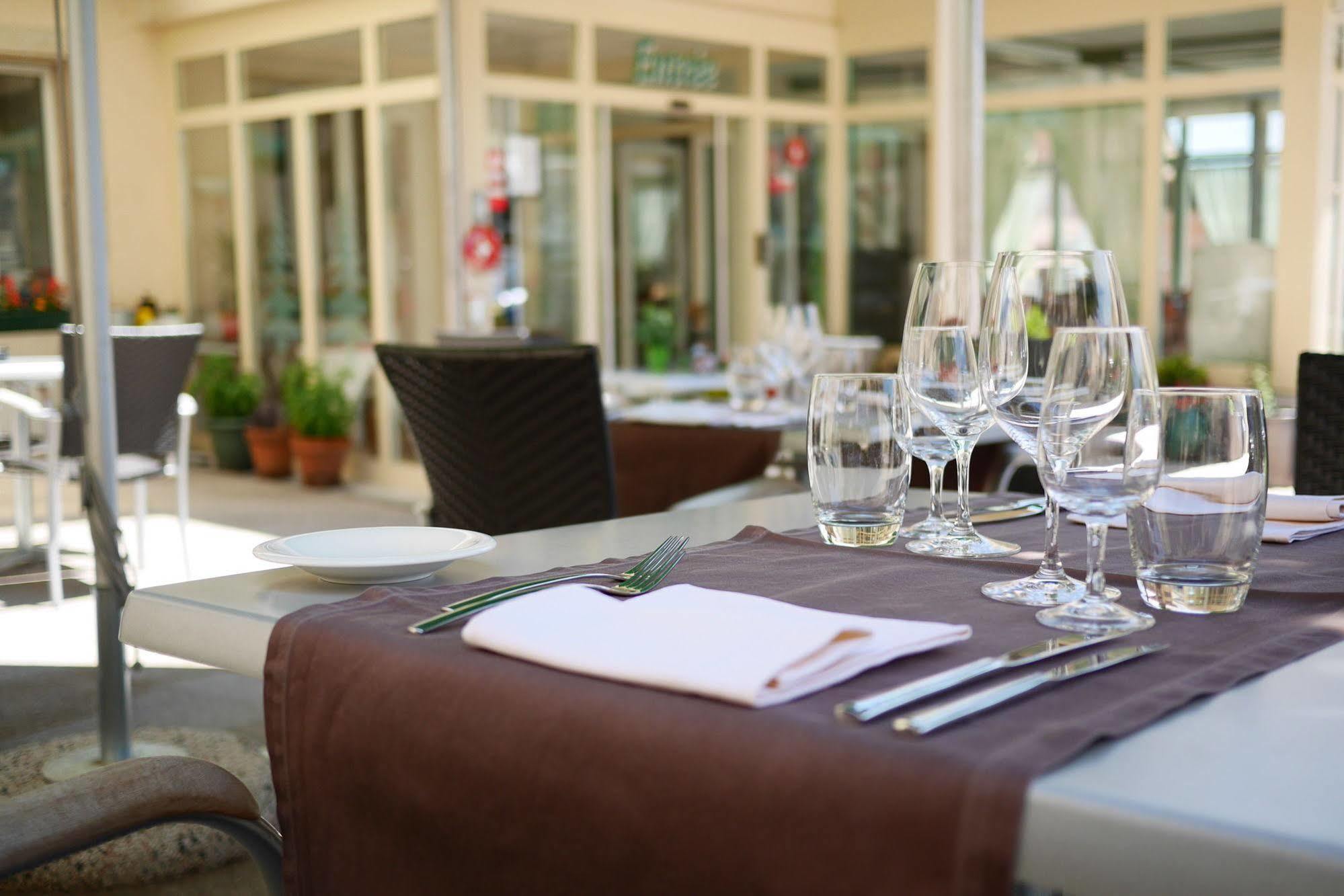 Auberge Aux Deux Sapins Montricher Екстериор снимка